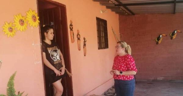 La Nación / Fiscal se constituyó en la vivienda adolescente desaparecida.