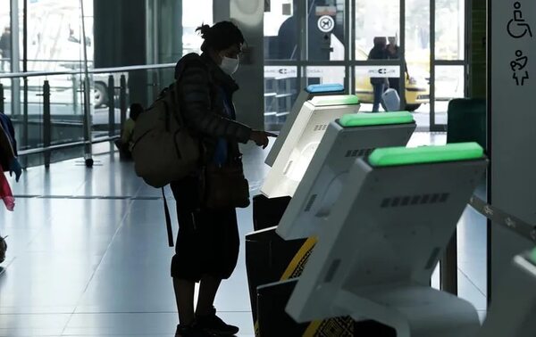 Encuentran dos cadáveres en un avión de que llegó de Chile a Bogotá - Mundo - ABC Color