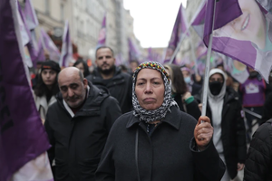 Miles de manifestantes en París piden que se aclaren los asesinatos de kurdos - El Independiente
