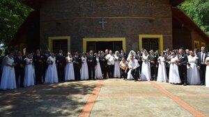 Caazapá: 50 parejas dieron el sí en boda comunitaria
