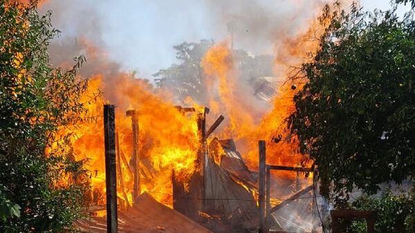 Incendio consumió una vivienda en San Lorenzo