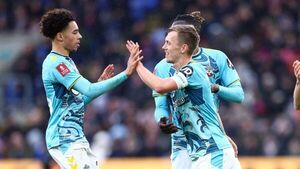 Leicester y Southampton avanzan en la FA Cup