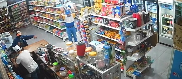 Con arma de fuego en mano asaltan una estación de servicios