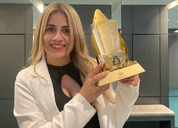 Paraguaya trae el “Pincel de Oro” del concurso de colorimetría que se desarrolló en Brasil - Te Cuento Paraguay