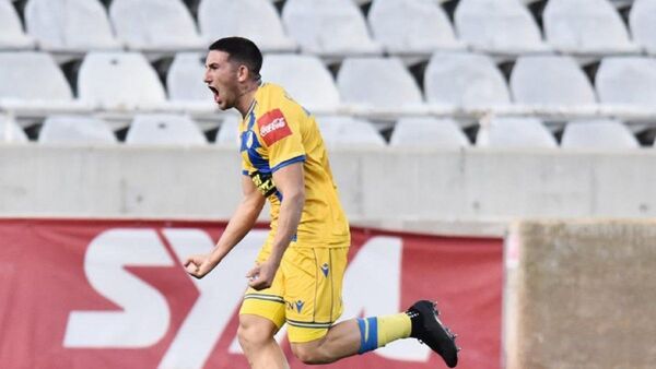 Olimpia pone sus ojos en un lateral del fútbol italiano