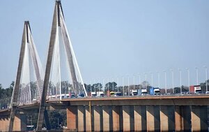 Advierten que la excesiva demora en el puente de Encarnación puede afectar a los comerciantes - ADN Digital