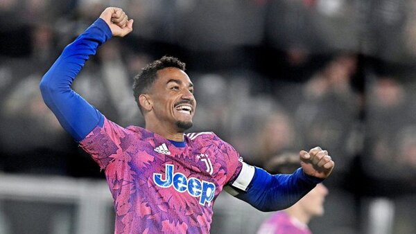 Juventus se impone en el final en otro partido gris