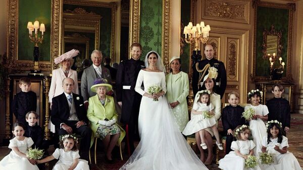 El príncipe Enrique dice que su padre tenía celos de Meghan y Catalina