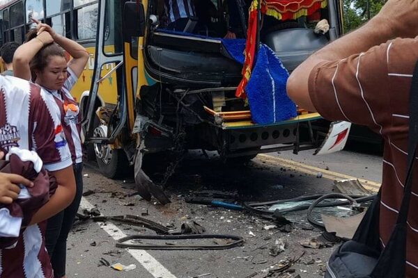 Niños de escuela de fútbol chocaron en Ciervo cua