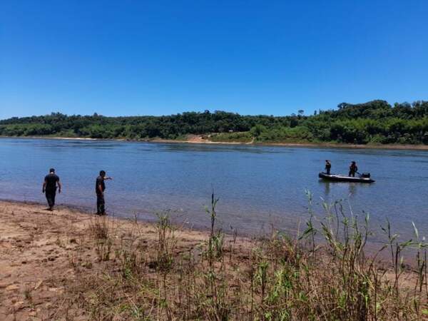 Hallaron sin vida a los hermanos que fueron arrojados al río Paraná por su madre