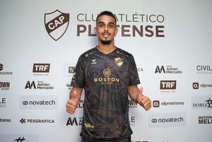 Ronaldo Martínez, en Platense - Fútbol Internacional - ABC Color