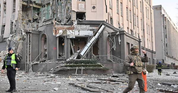 La Nación / Ucranianos y rusos combaten sin tregua