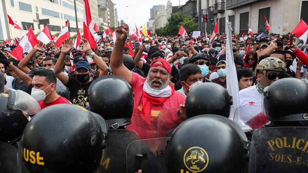 Protestas en el sur de Perú dejan una docena de heridos - El Independiente