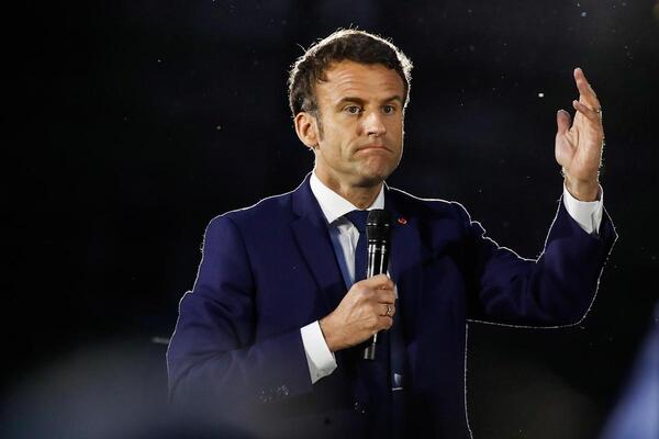 Macron quiere subir la edad de jubilación contra los sindicatos y la opinión - El Independiente