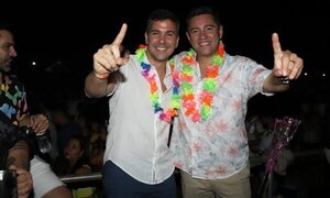 Buena música y mucha diversión en fiesta Hawaiana