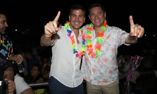 Buena música y mucha diversión en fiesta Hawaiana
