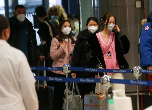 Diario HOY | China levanta cuarentenas a viajeros internacionales y pone fin a tres años de aislamiento
