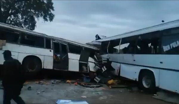 Al menos 40 muertos y 78 heridos tras choque de dos buses en Senegal