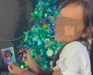 Niña muere atropellada por un auto al cruzar la calle