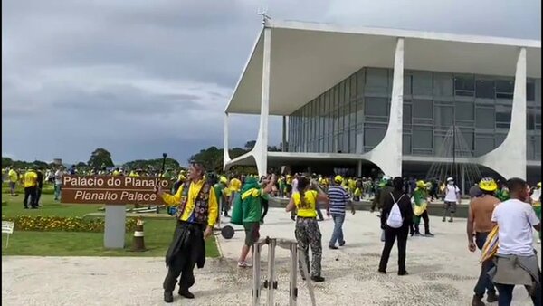 Brasil: Manifestantes intentan invadir el Palacio del Planalto