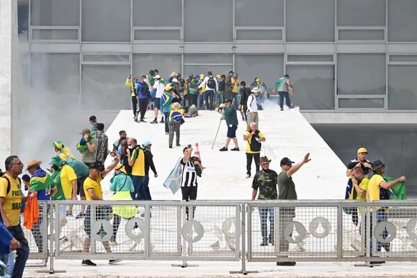 Brasil: bolsonaristas invaden Congreso en manifestación contra Lula - Mundo - ABC Color
