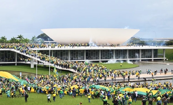 Diario HOY | Bolsonaristas invaden el Congreso brasileño y piden un golpe militar contra Lula