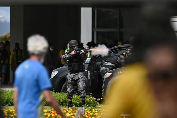 Brasil: bolsonaristas radicales invaden el Palacio presidencial - Mundo - ABC Color