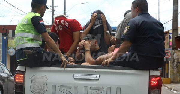 La Nación / Demoran a casi 30 personas por disturbios frente a una discoteca en Ñemby