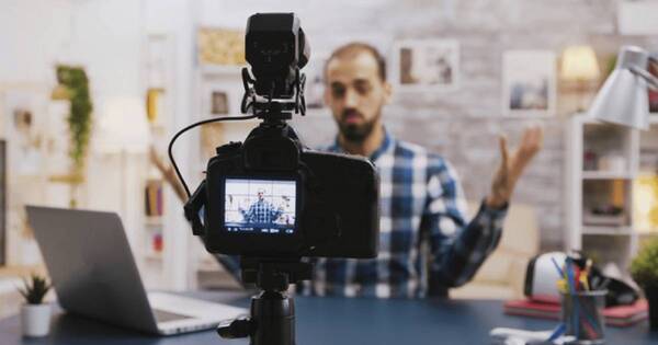 La Nación / Francia: lanzan consulta pública para regular a los influencers