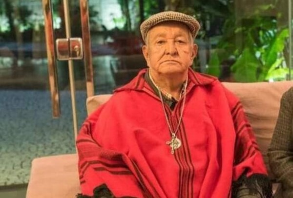 Político muere atragantado con un pedazo de chorizo