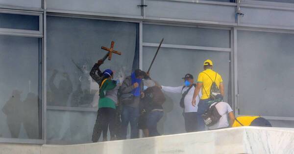 La Nación / Repudio mundial: EEUU y varios líderes condenan el asalto bolsonarista en Brasil