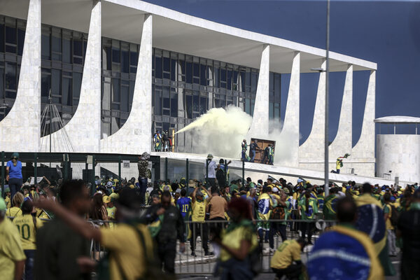 Los poderes democráticos de Brasil se unen contra el golpismo bolsonarista - MarketData