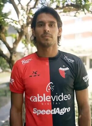 Colón presenta al Conejo Benítez - Fútbol - ABC Color