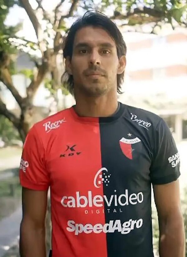 Colón presenta al Conejo Benítez - Fútbol - ABC Color