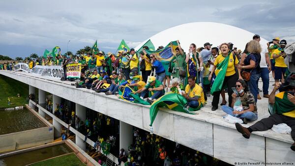 Brasil inicia búsqueda de responsables de asalto a sedes del poder político - El Trueno