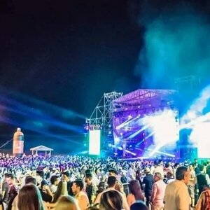 Unas 15 mil personas disfrutaron de la Fiesta Hawaiana en Pilar | 1000 Noticias