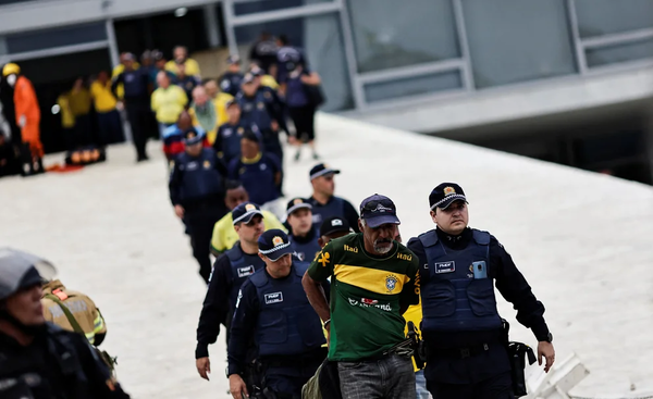 El Tribunal Supremo de Brasil ordenó al Ejército desmantelar todos los “campamentos bolsonaristas” en un plazo de 24 horas