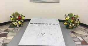 La Nación / Ya está abierto al público la tumba de Benedicto VXI