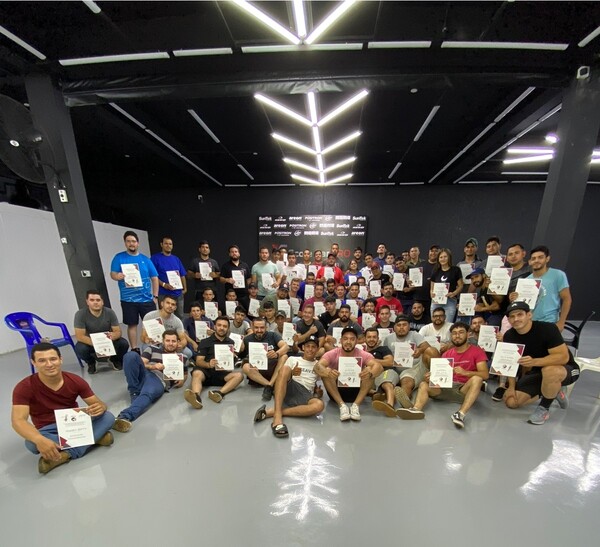 Joven de Ciudad del Este imparte mentoría a emprendedores para potenciar sus negocios - La Clave