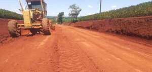 SE REALIZAN TRABAJOS DE MANTENIMIENTO DE CAMINOS EN SAN RAFAEL DEL PARANÁ  - Itapúa Noticias