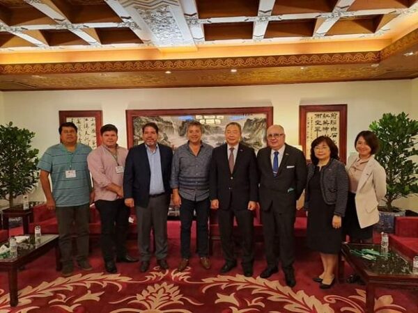 Taiwán recibe visita de diputados paraguayos