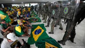 Brasil: El Tribunal Supremo ordenó al Ejército desmantelar “campamentos bolsonaristas” en 24 horas - ADN Digital