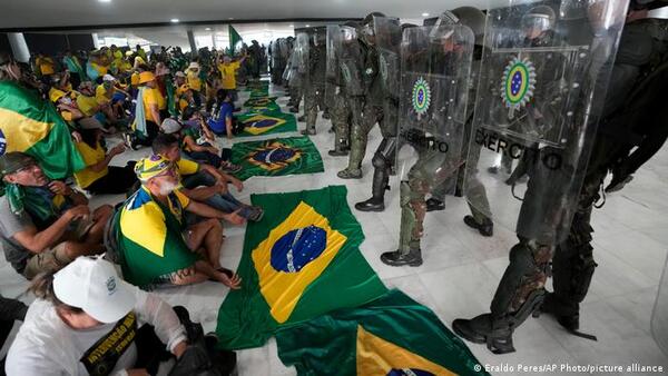 Brasil: El Tribunal Supremo ordenó al Ejército desmantelar “campamentos bolsonaristas” en 24 horas - ADN Digital