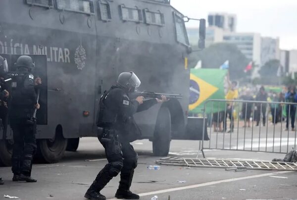 Suben a 300 los bolsonaristas detenidos por intento de golpe de Estado - Mundo - ABC Color