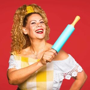 La actriz paraguaya Loren Acuña está feliz porque estrena obra teatral en Buenos Aires - Gente - ABC Color