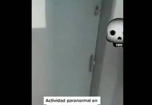 [VIDEO] ¡Nde tavyonde! Filman a un "fantasma" cantando en el baño