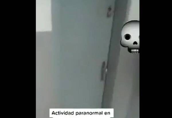 [VIDEO] ¡Nde tavyonde! Filman a un "fantasma" cantando en el baño