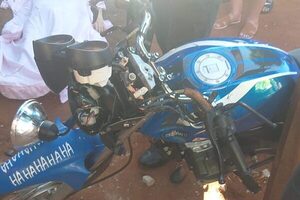 Alocado motociclista choca y mata a anciana