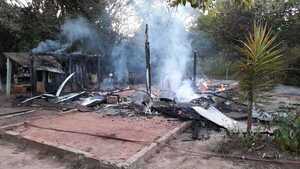 Incendio consumió completamente una casa y dejó cállepe a sexagenaria - La Clave