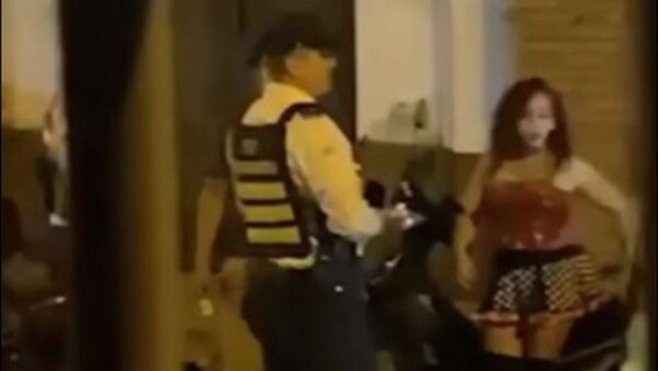 Zorros "contrataron" a bailarinas de cumbia